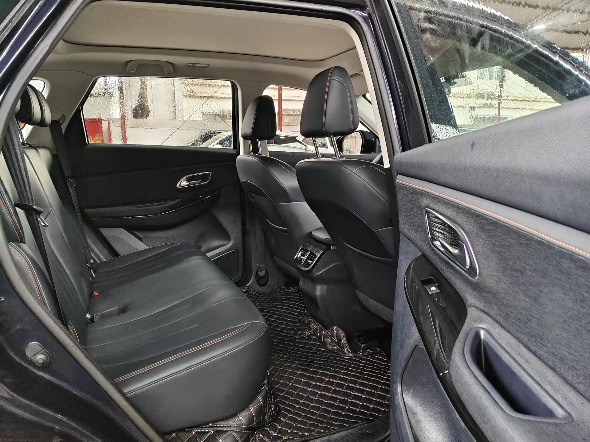 Photo 8 - Changan Oshan X7