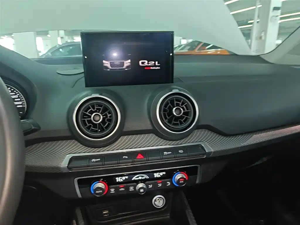 Audi Q2L 2020 35 TFSI Fashion Dynamic Model фото 13