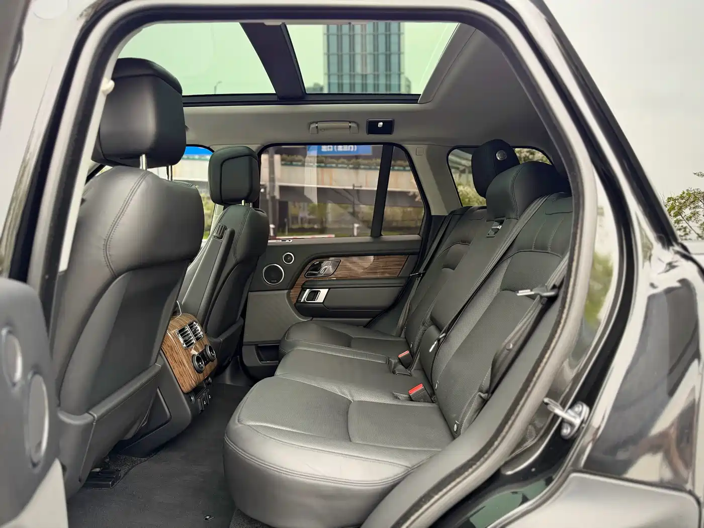 Land Rover Range Rover 2019 3.0 SCV6 Heritage Edition фото 12
