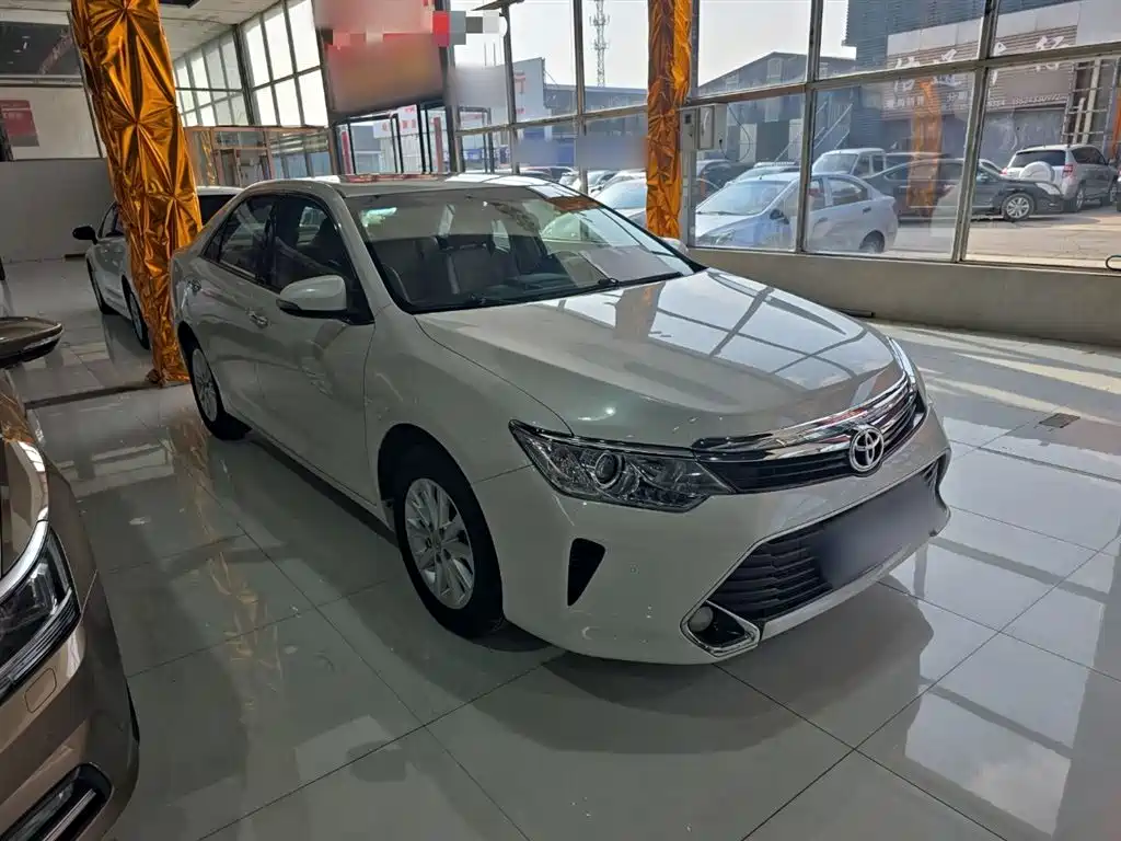 Toyota Camry 2016 2.0G 10th Anniversary Leading Edition фото 4