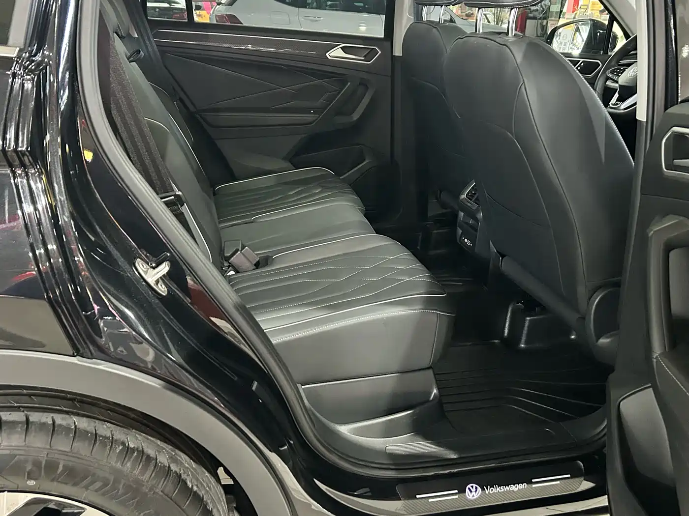 Volkswagen Tiguan L 2024 Outstanding 330TSI Auto 2WD R-Line Dragon Glory Edition фото 14