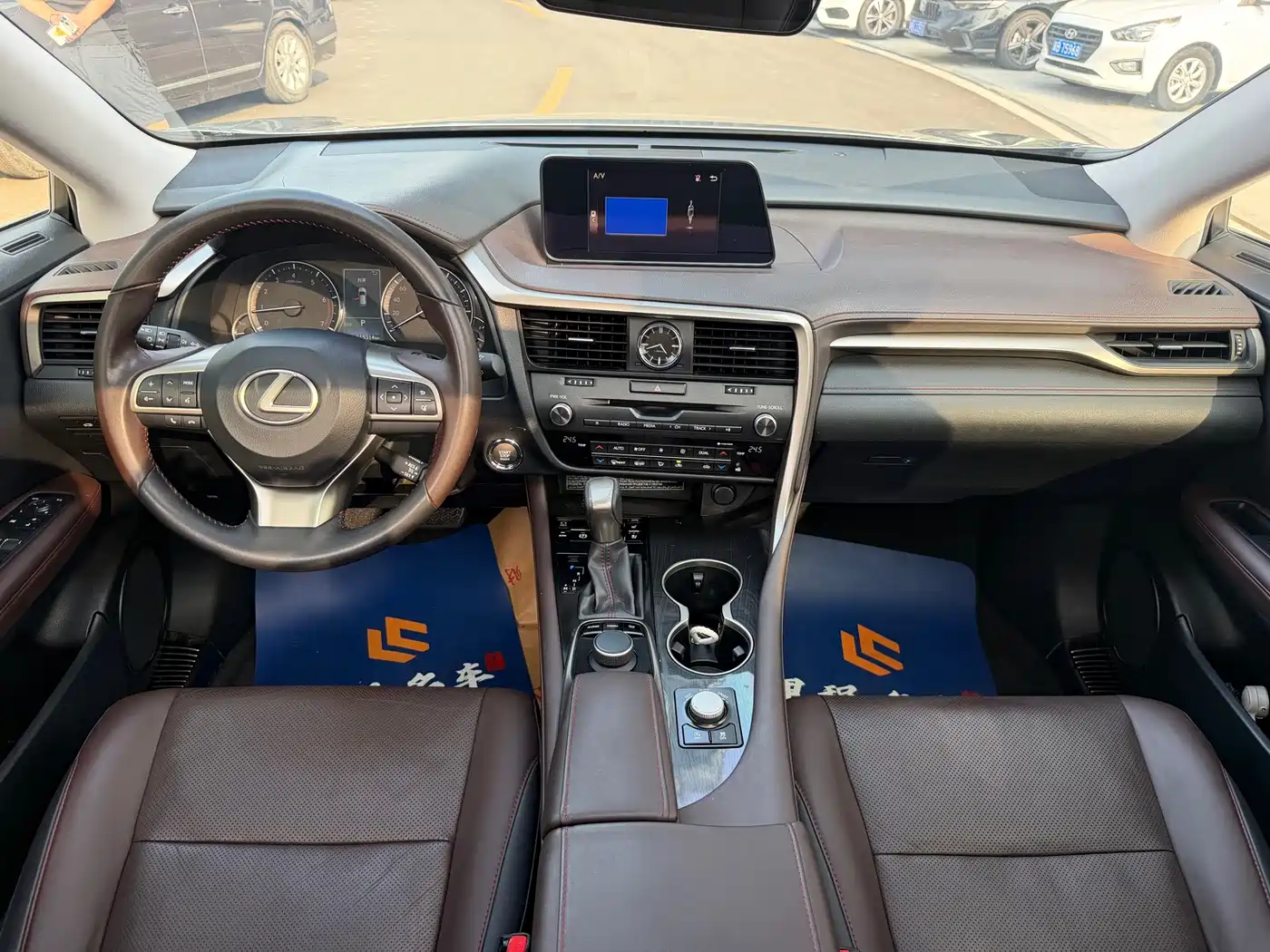 Фото 12 - Lexus RX