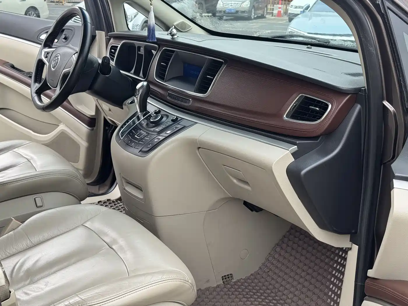 Buick GL8 2015 2.4L Luxury Business Exclusive Edition фото 16