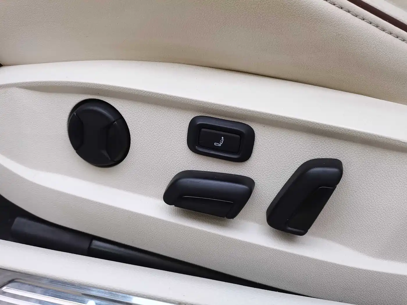 Volkswagen Phideon 2016 380TSI 2WD Executive Edition фото 22