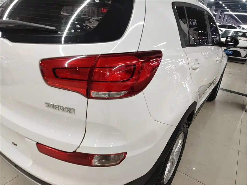 Kia Sportage 2015 2.0L Automatic 2WD GL фото 24
