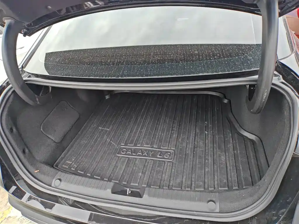 Geely Galaxy Galaxy L6 2024 125km PLUS Soaring Dragon Edition фото 19