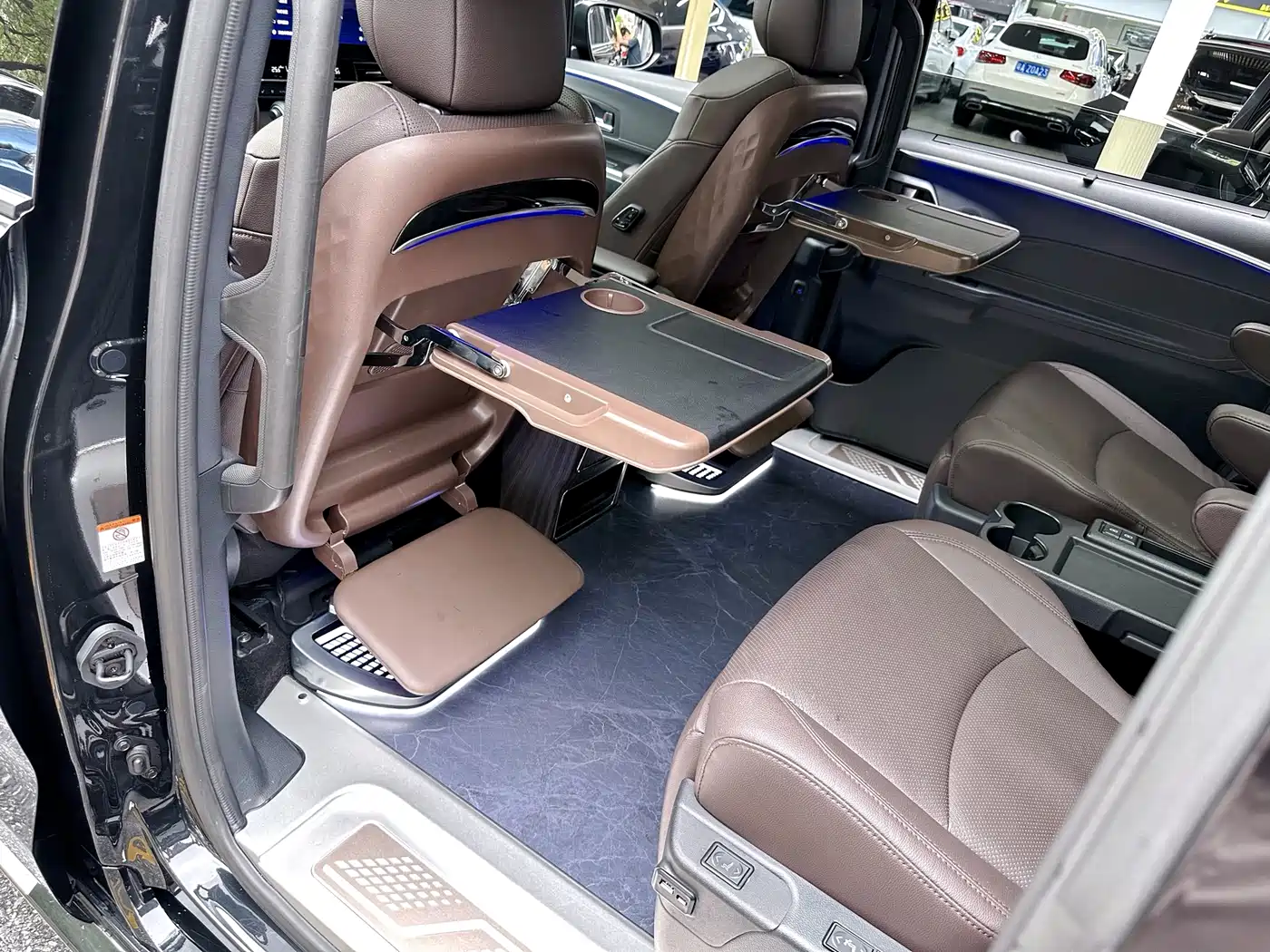 Toyota Granvia 2022 Model Year 2.5L Hybrid Flagship Edition фото 17