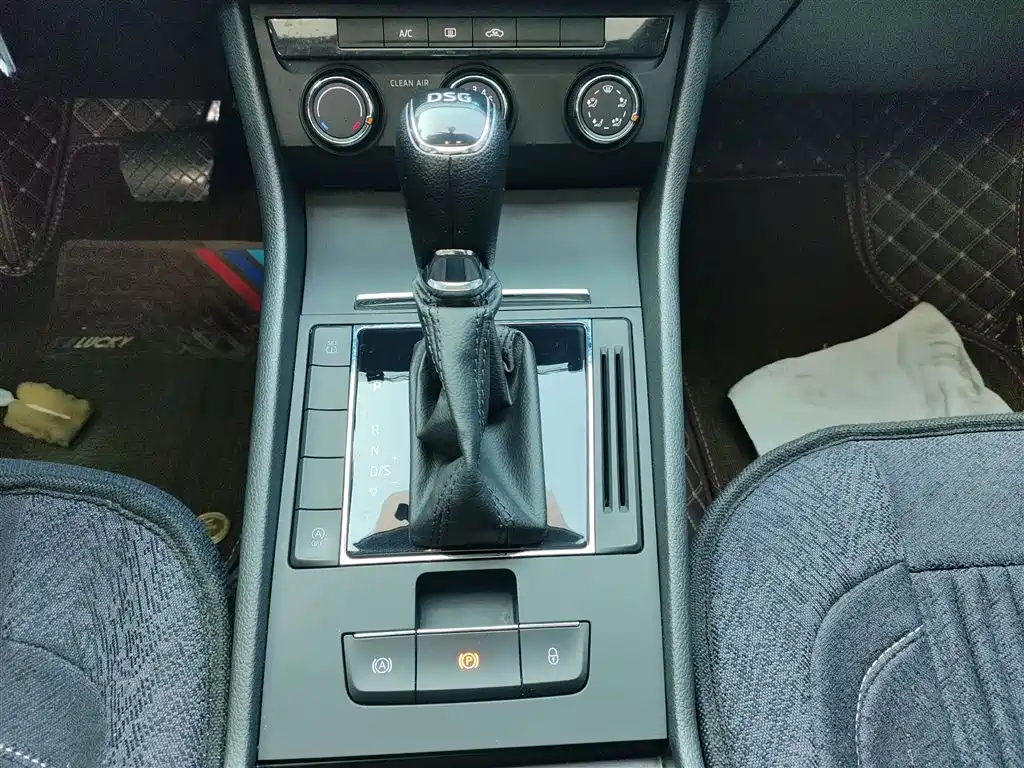 Škoda Superb 2019 TSI280 DSG Standard Edition фото 14