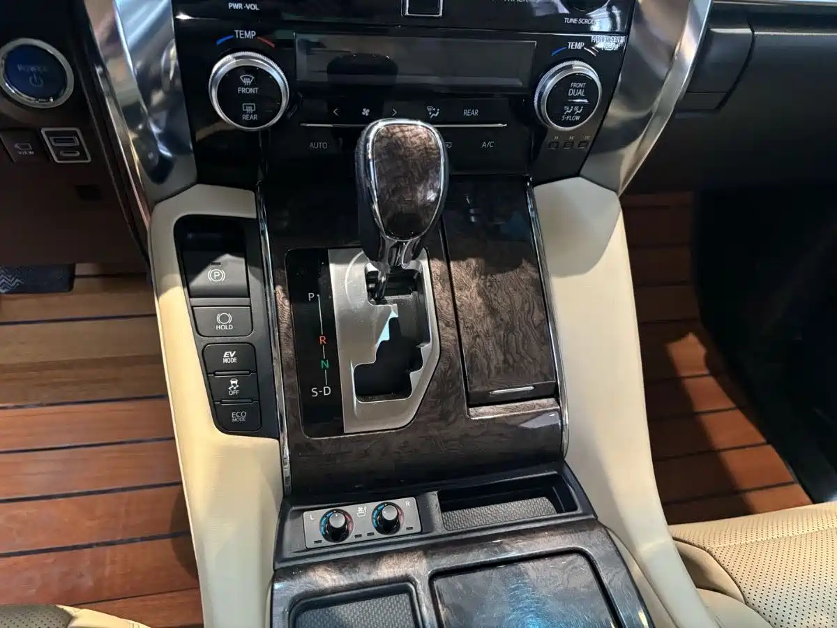 Toyota Alphard 2021 Hybrid 2.5L Ultimate фото 7