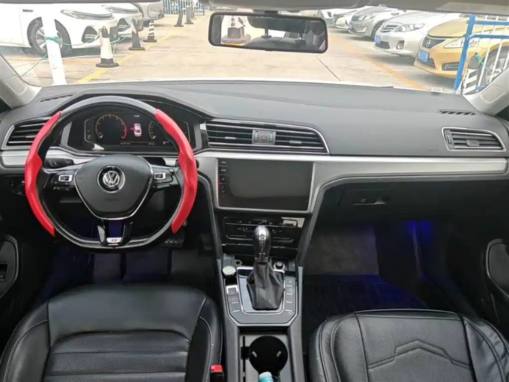 Volkswagen Lamando 2021 280TSI DSG Luxury Phantom Edition фото 6