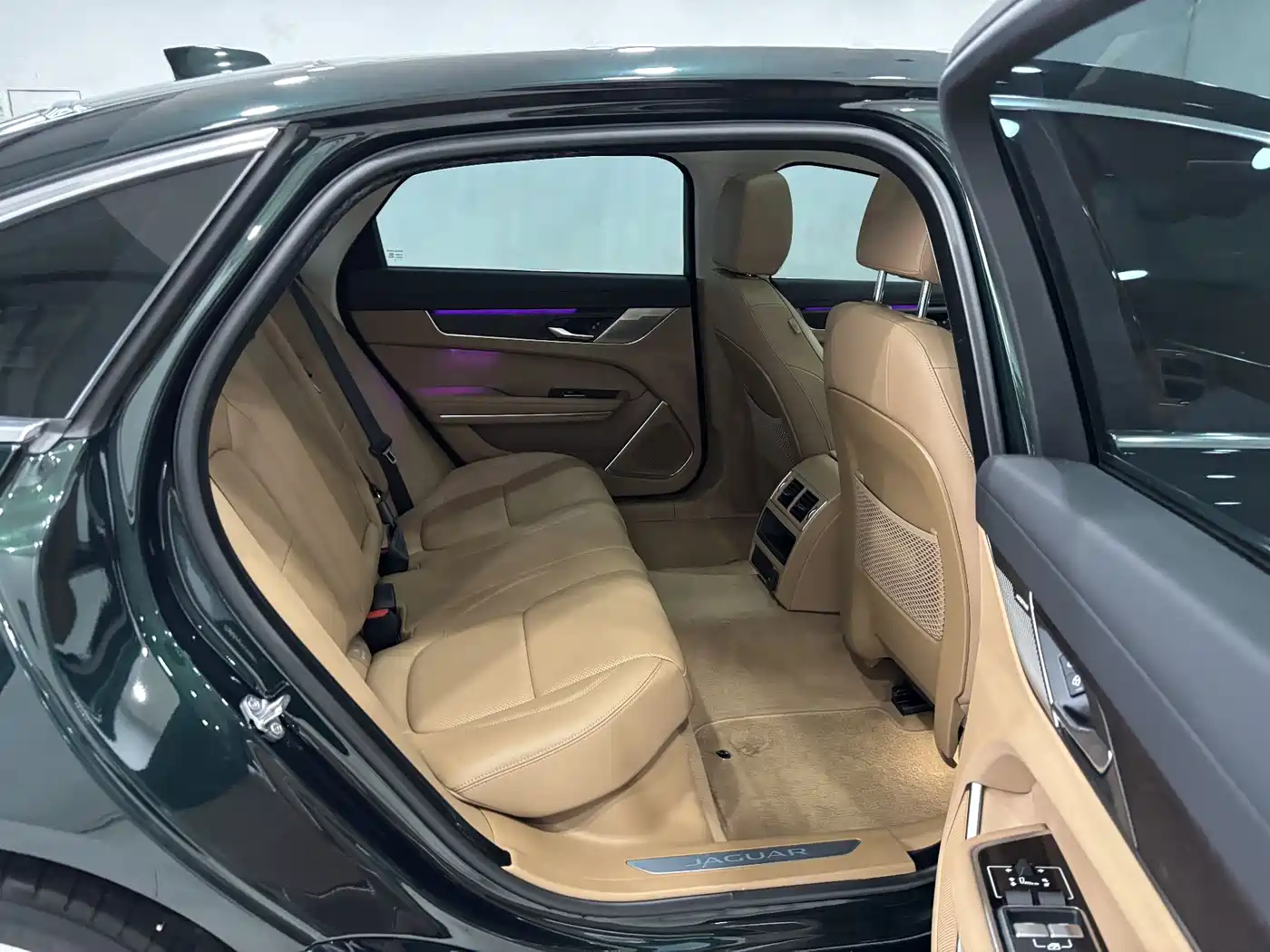 Jaguar XFL 2024 2.0T P250 2WD Premium Luxury фото 24