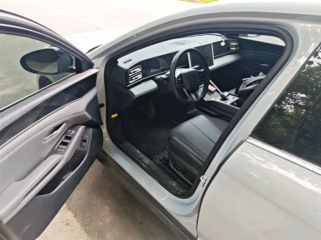 BYD Qin L 2024 DM-i 80KM Superior фото 16