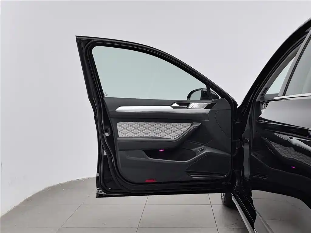 Volkswagen Magotan 2023 Model 2 Million Commemorative Edition 330TSI DSG Luxury фото 8