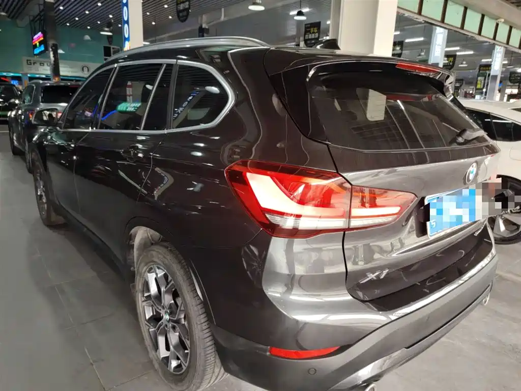 BMW X1 2021 sDrive25Li Leading фото 5