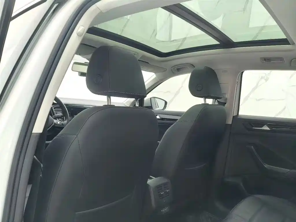 VOLKSWAGEN T ROC EXPLORING SONGS