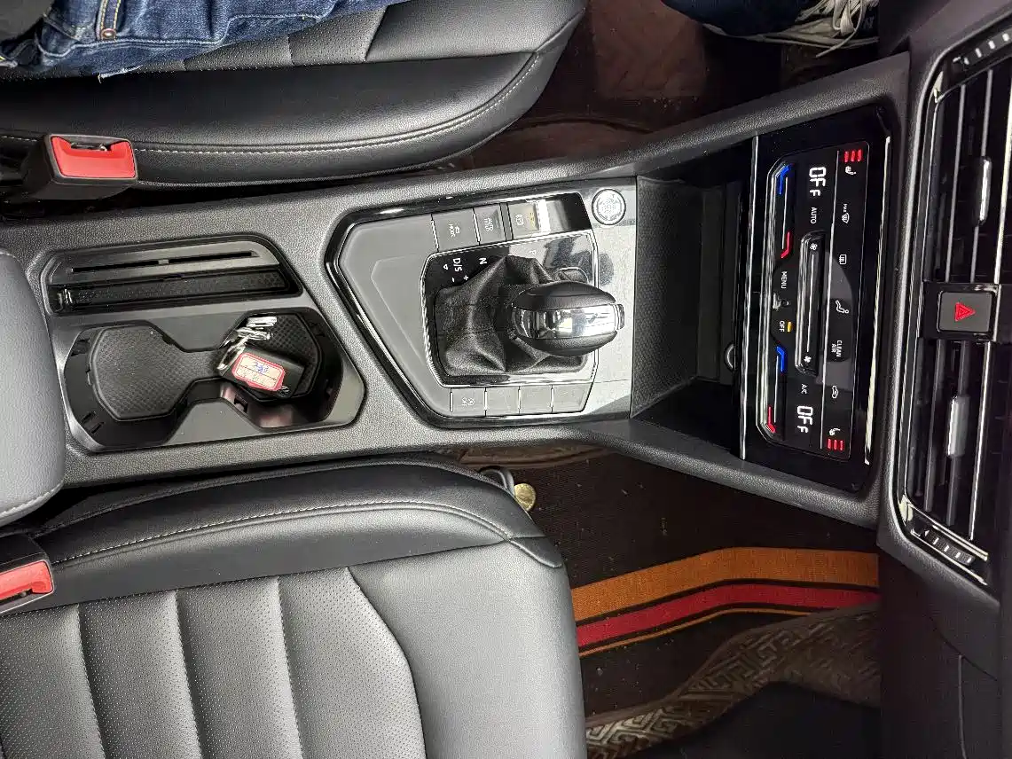 Volkswagen Tharu 2022 280TSI FWD Luxury Edition фото 12
