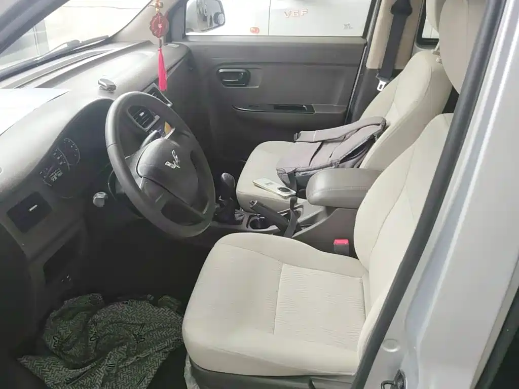 Wuling Motors Wuling Rongguang V 2017 2016 1.5L Standard
