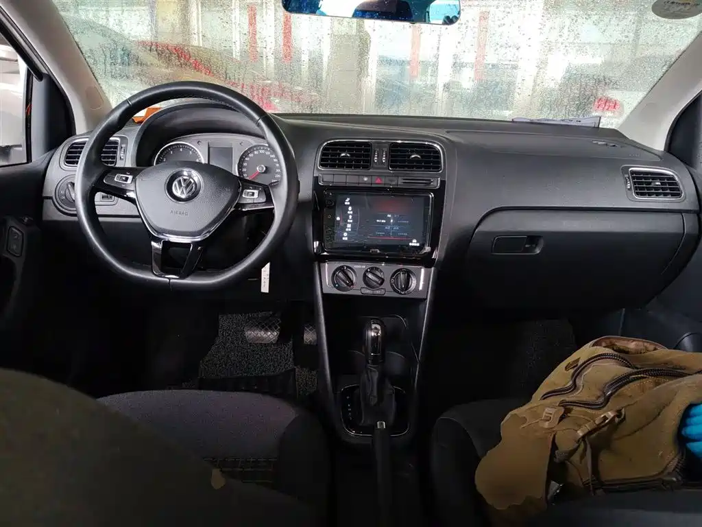 Volkswagen Polo 2016 1.6L Automatic Comfort фото 6