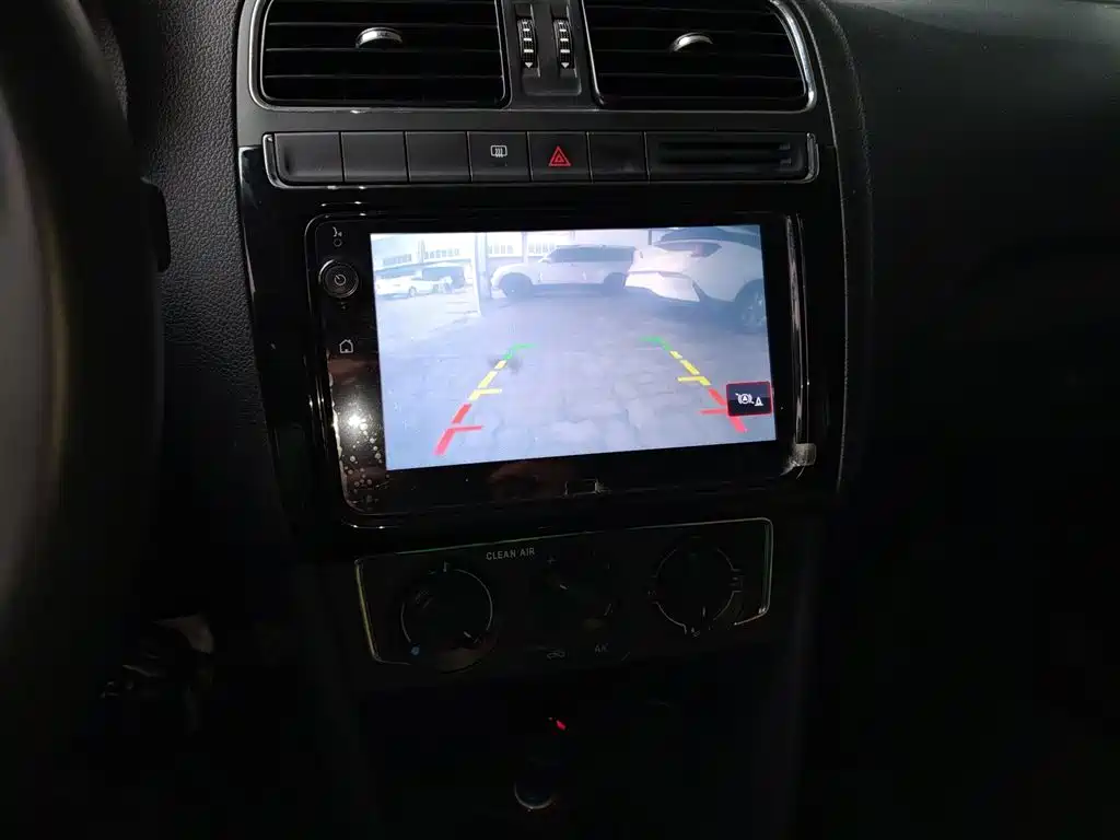 Volkswagen Polo 2016 1.6L Automatic Comfort фото 10