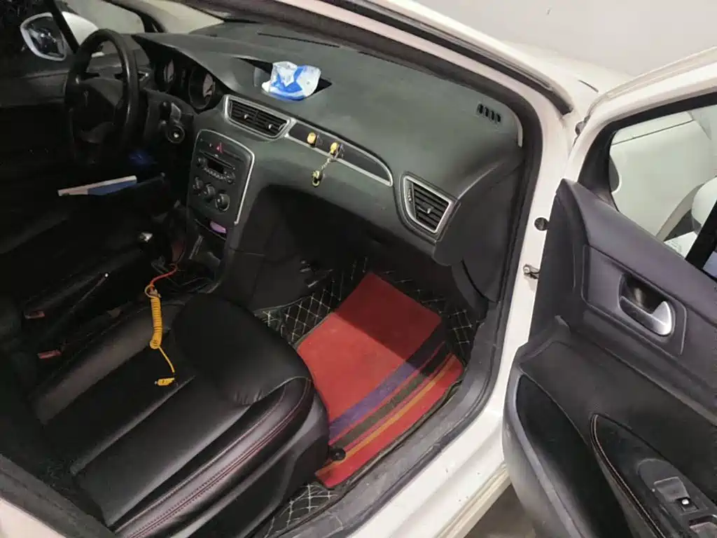 صورة 13 - Peugeot 308