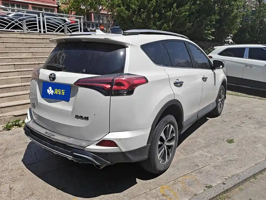 Toyota RAV4 Rongfang 2018 2.0L CVT 2WD Trend X Edition фото 3