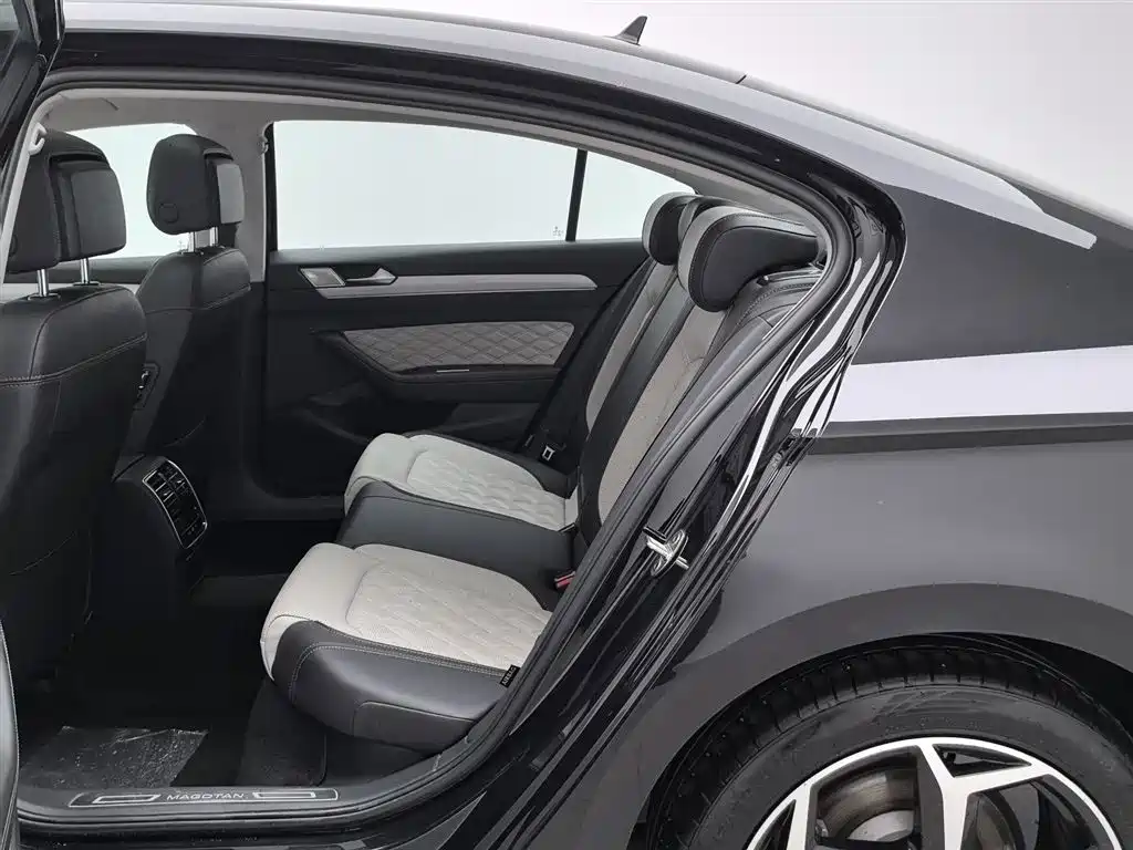 Volkswagen Magotan 2023 Model 2 Million Commemorative Edition 330TSI DSG Luxury фото 15