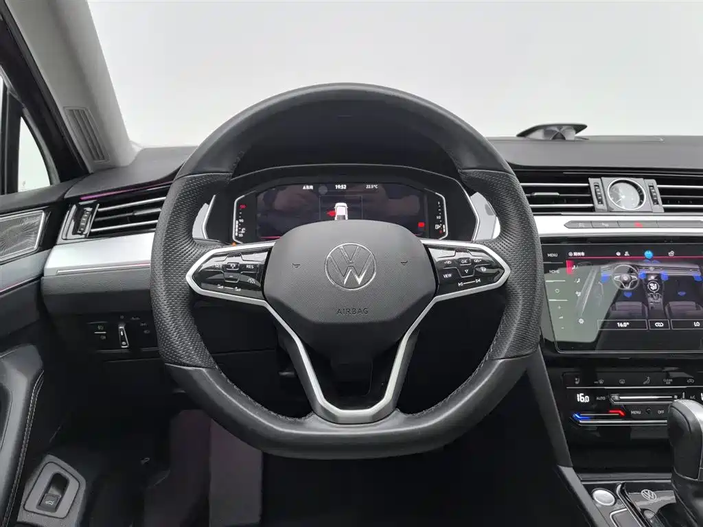 Volkswagen Magotan 2023 Model 2 Million Commemorative Edition 330TSI DSG Luxury фото 11