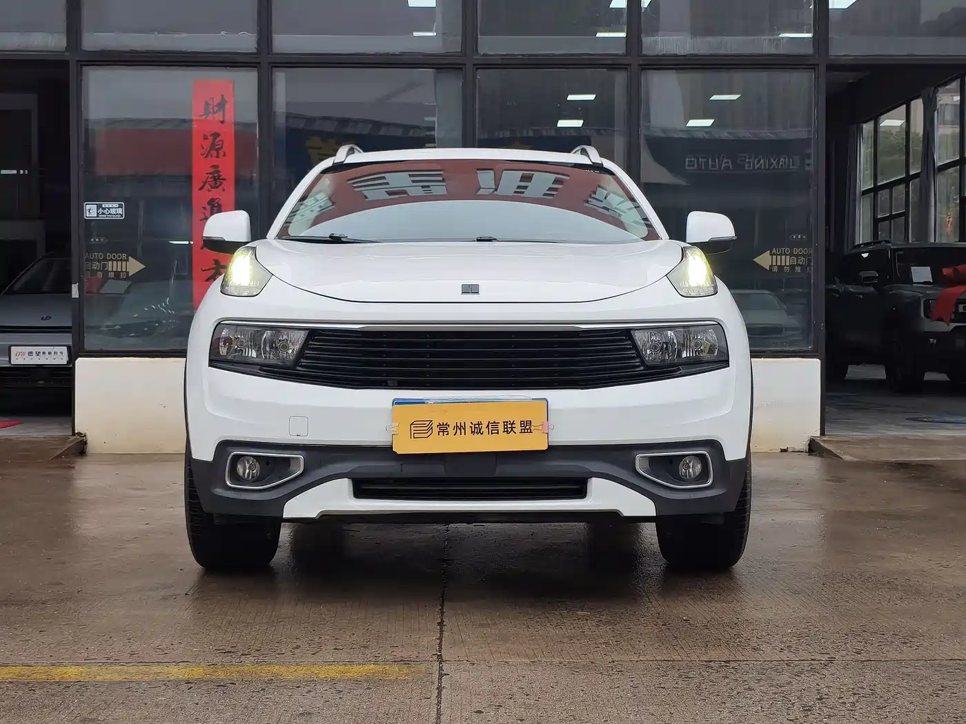 Lynk & Co 01 2017 2.0T 2WD фото 2