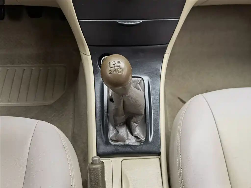 Toyota Corolla 2010 1.6L Manual Classic Edition фото 13