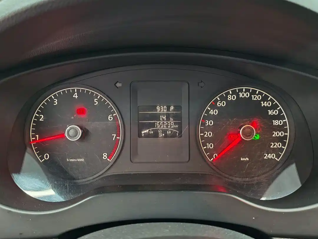 Volkswagen Sagitar 2012 1.6L Automatic Comfort Type фото 5