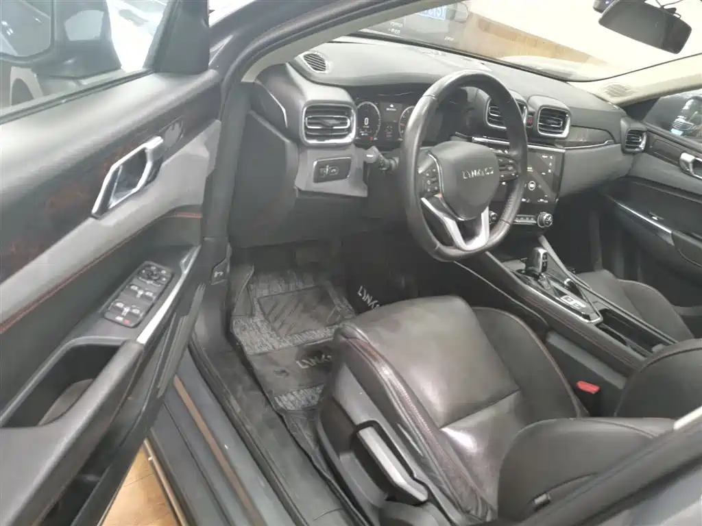 Lynk & Co 02 2018 1.5T DCT 2WD Power Edition China V фото 16