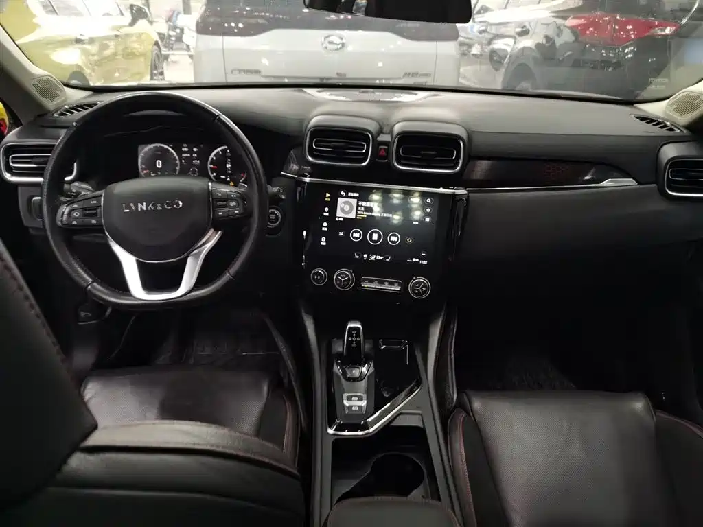 Lynk & Co 02 2018 1.5T DCT 2WD Power Edition China V фото 10