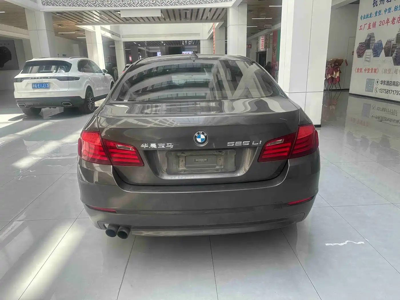 BMW 5 Series 2013 525Li Leadership фото 3