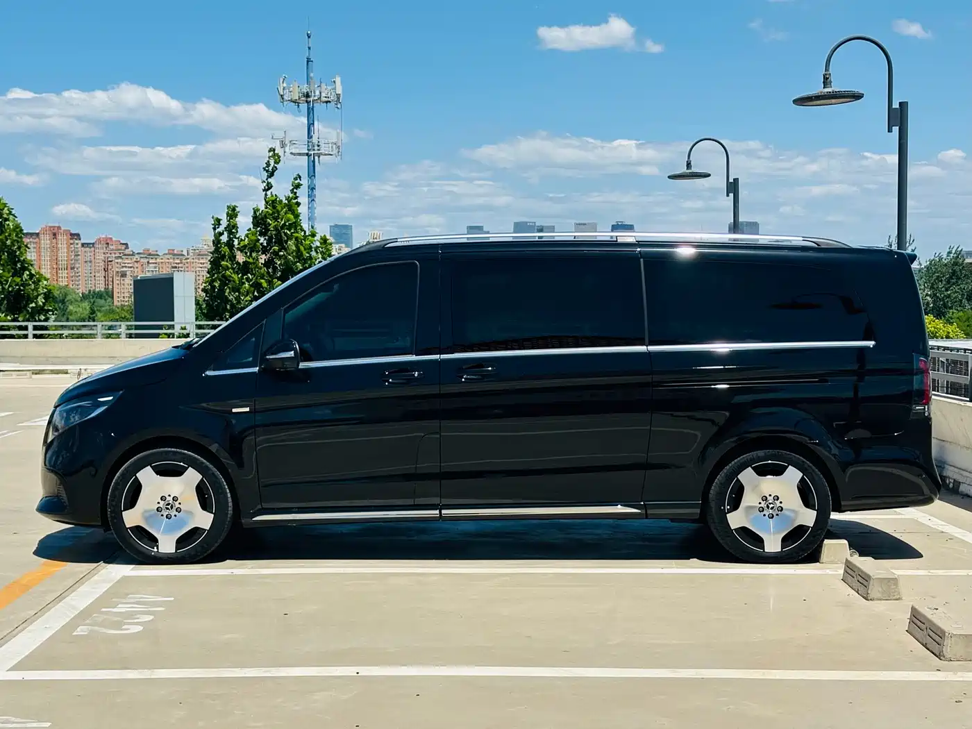 Mercedes-Benz V-Class 2024 V 300 L Long Wheelbase Luxury Edition фото 7