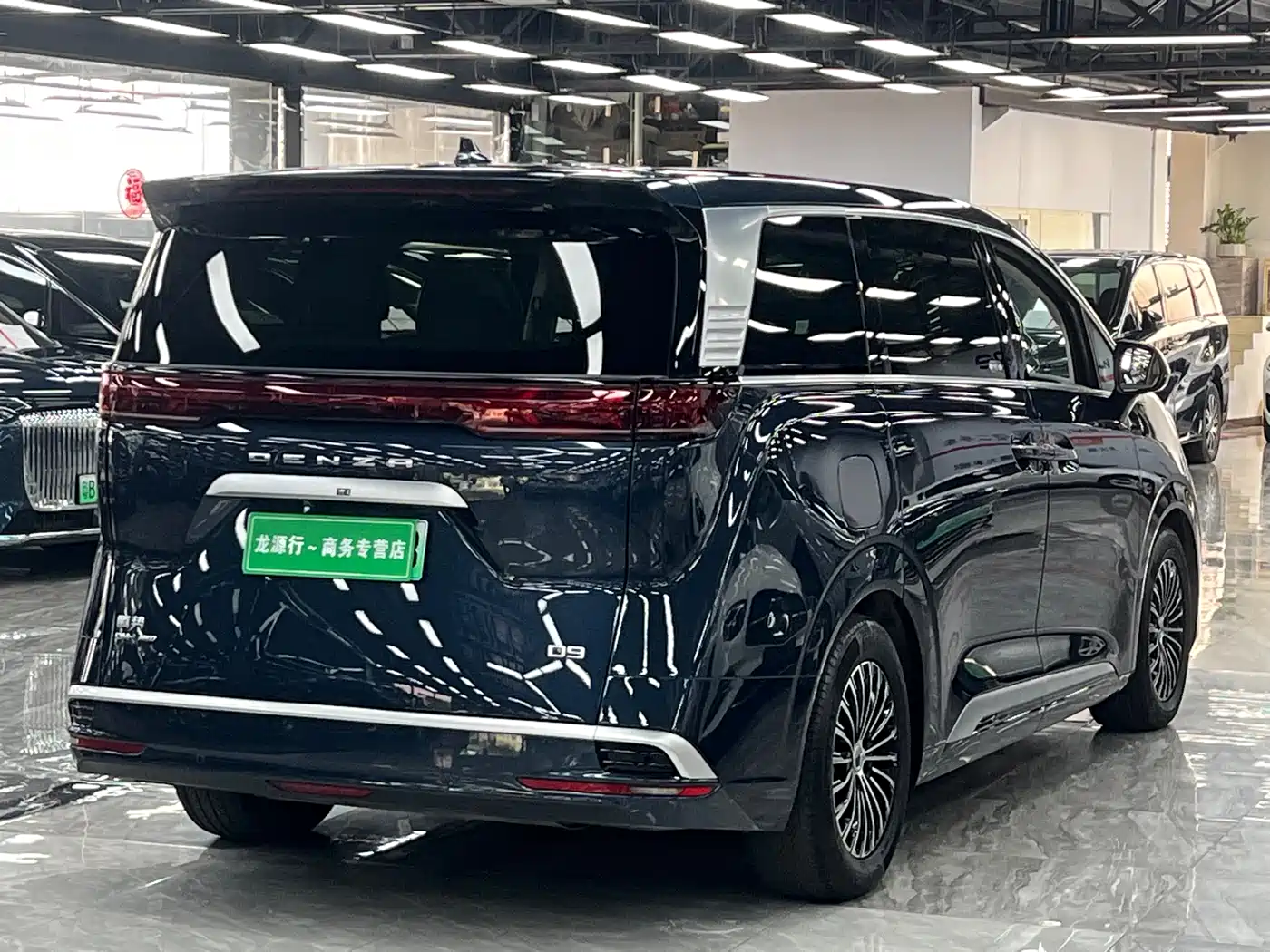 Denza D9 2022 DM-i 970 AWD Flagship фото 4