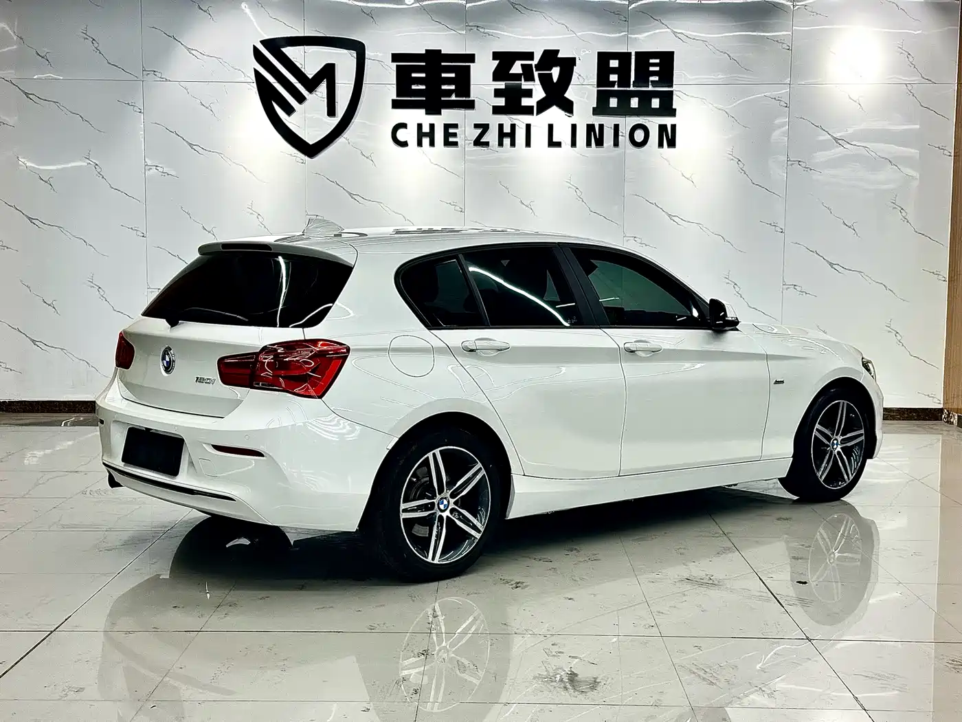 BMW 1 Series (Import) 2015 120i Sport Design Package фото 6