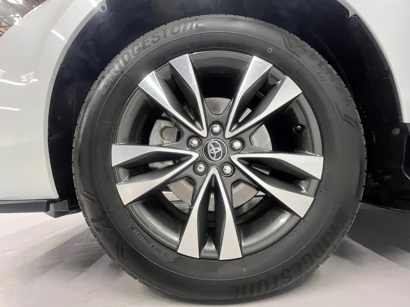Toyota Granvia 2024 2023 2.5L Hybrid Luxury Edition