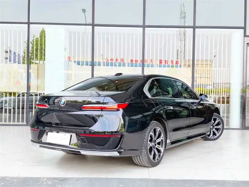 BMW 7 Series 2023 Model 735Li Luxury Package фото 19