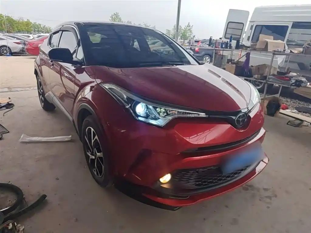 Toyota C-HR 2020 Model 2.0L Leading фото 22