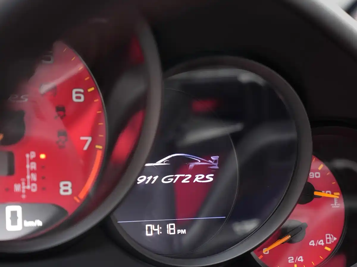 Porsche 911 2018 GT2 RS 3.8T фото 9