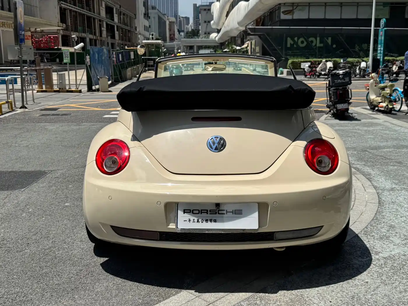 Volkswagen Beetle 2009 2.0 AT Top Convertible фото 3