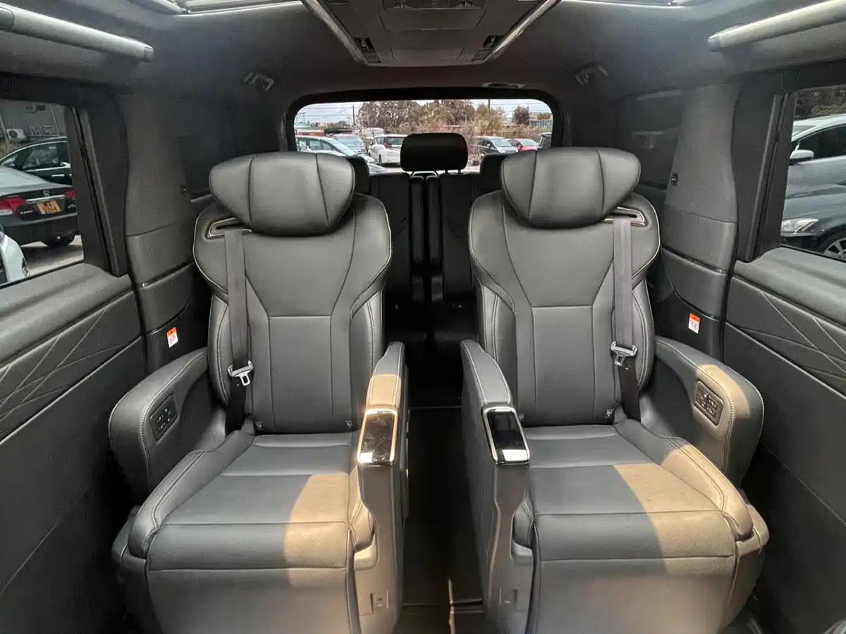 Toyota Alphard 2025 Hybrid 2.5L Prestige Gold Edition фото 11