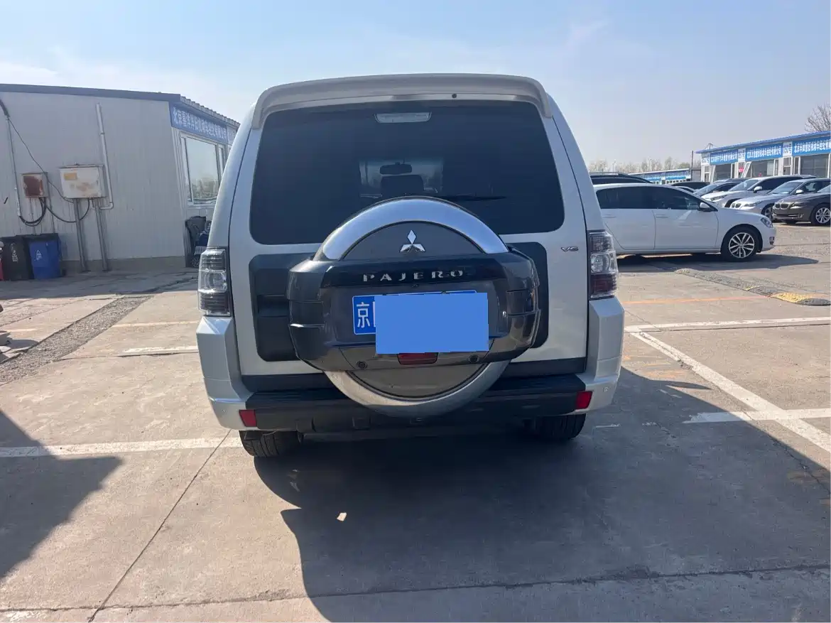 Mitsubishi Pajero (Import) 2016 3.0L Automatic Standard (China V) фото 10