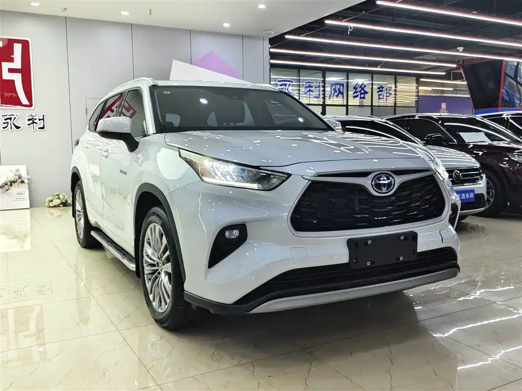 Toyota Highlander 2022 Hybrid 2.5L 4WD Luxury 7-Seater фото 3