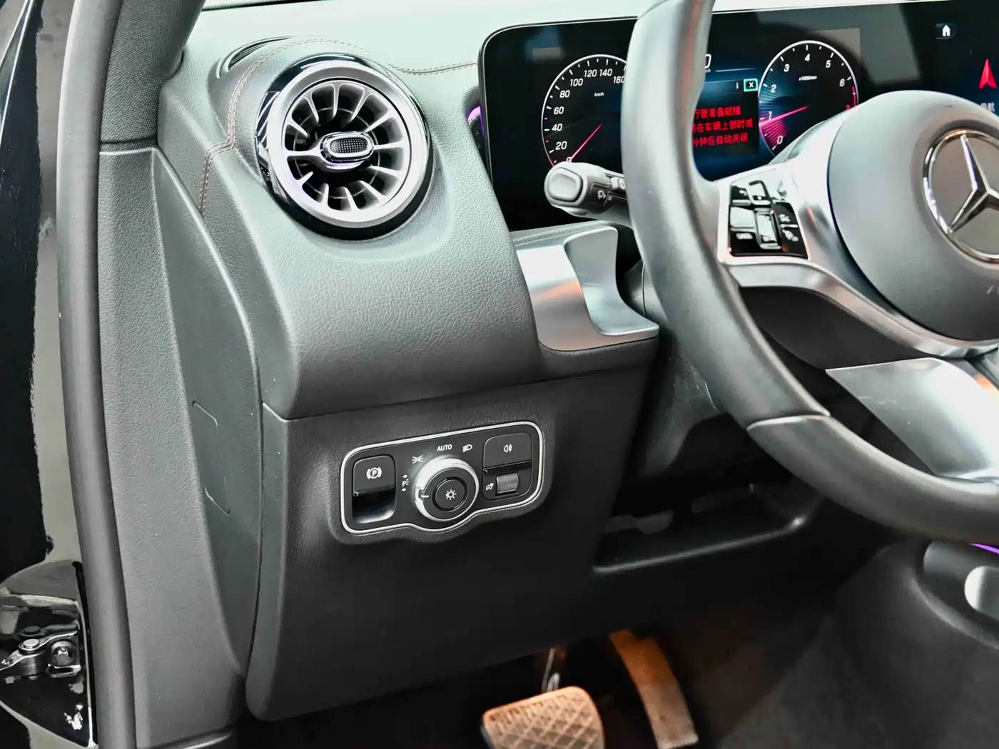 Mercedes-Benz GLB 2024 GLB 220 Fashion фото 24