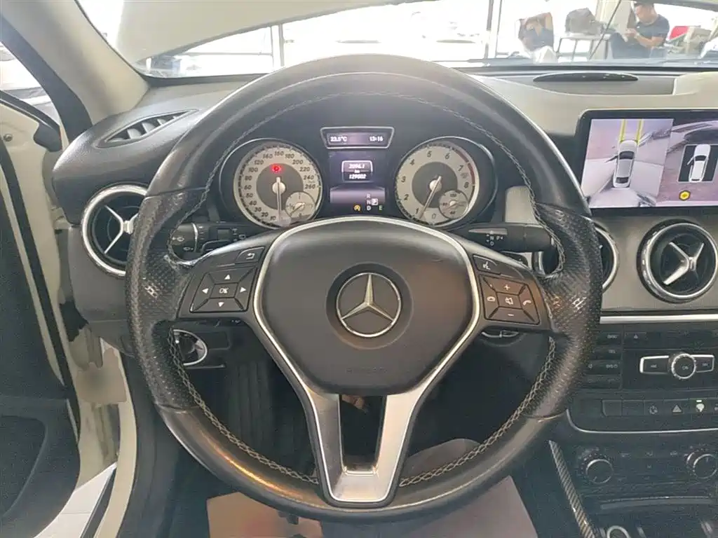 Mercedes-Benz GLA (Import) 2015 GLA 200 фото 11