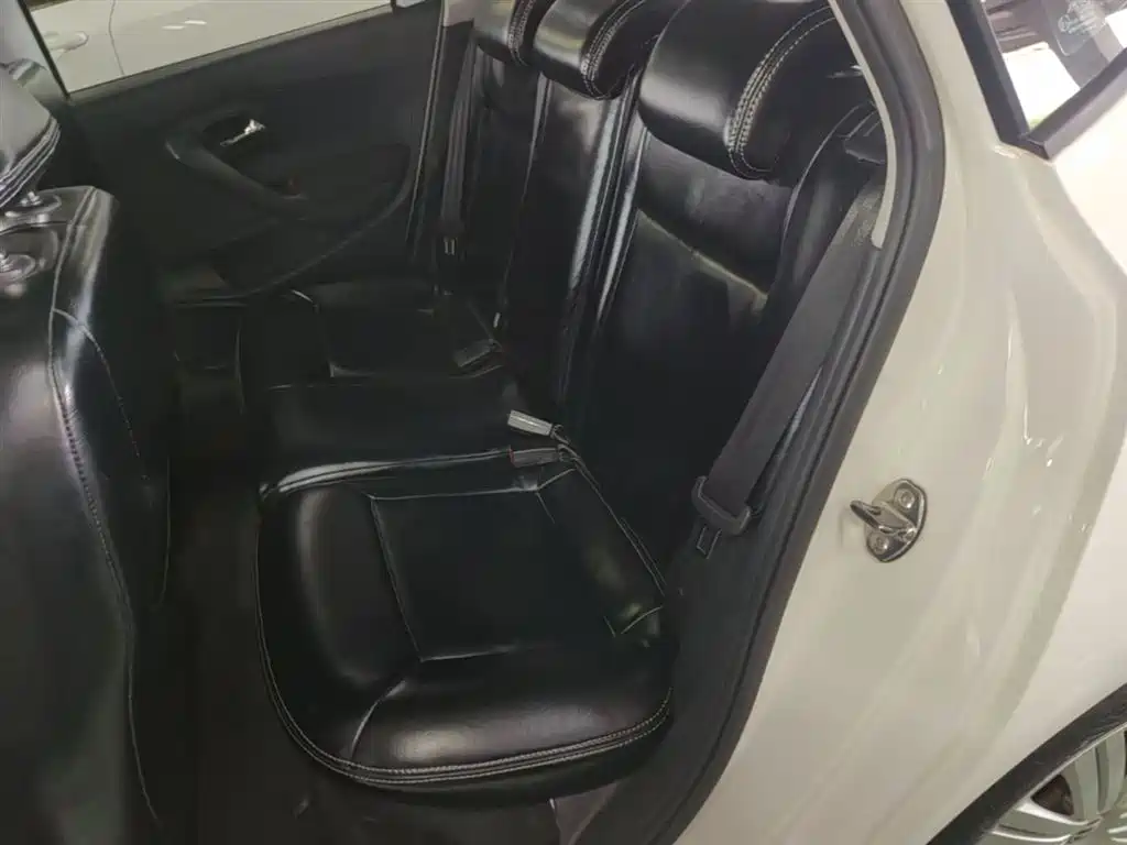 Volkswagen Polo 2016 1.6L Automatic Comfort фото 17