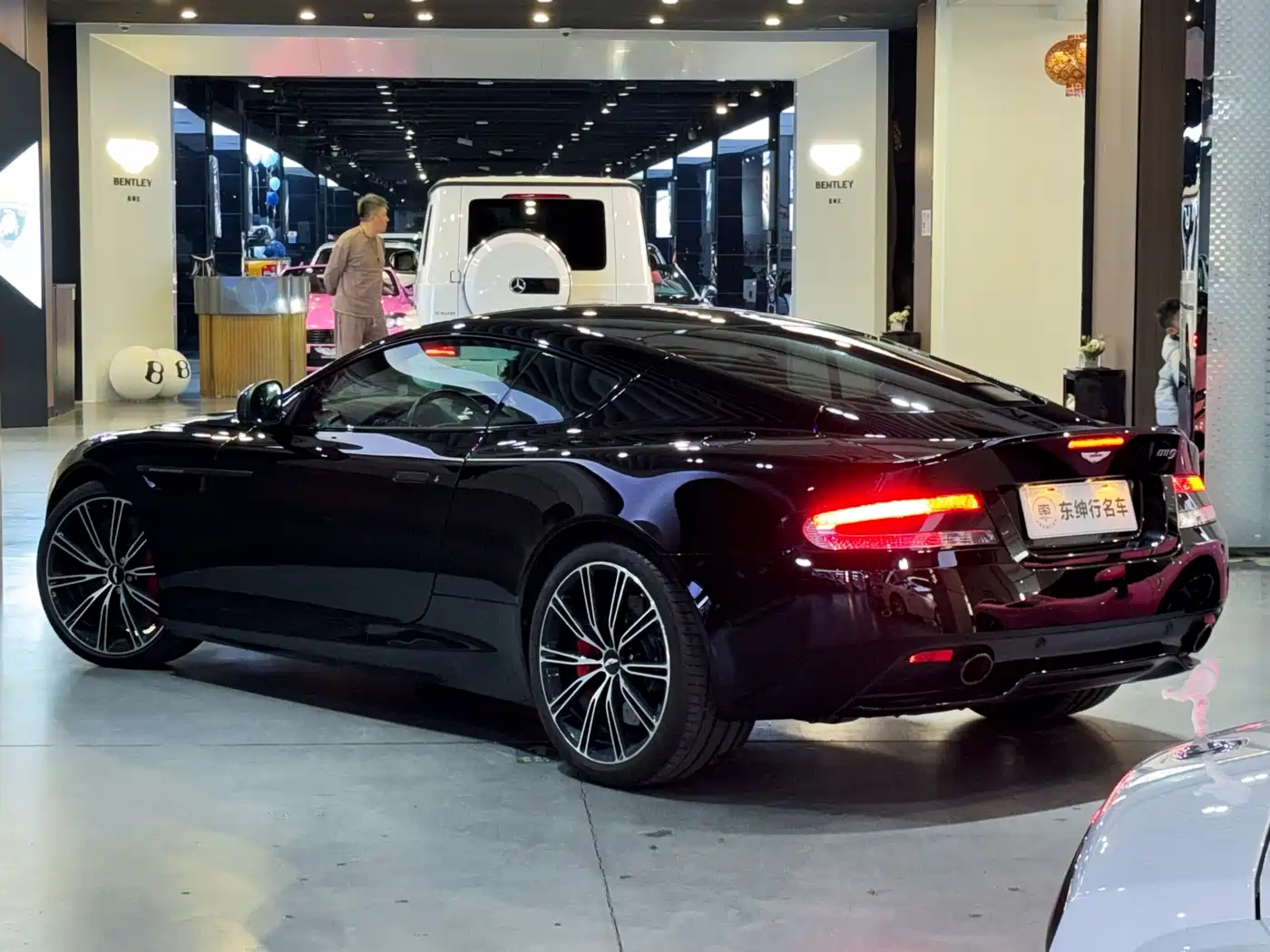 Aston Martin DB9 2014 6.0L Carbon Black Coupe фото 4