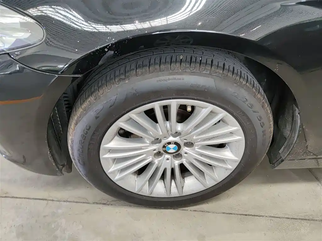 BMW 5 Series 2014 525Li Leading фото 20