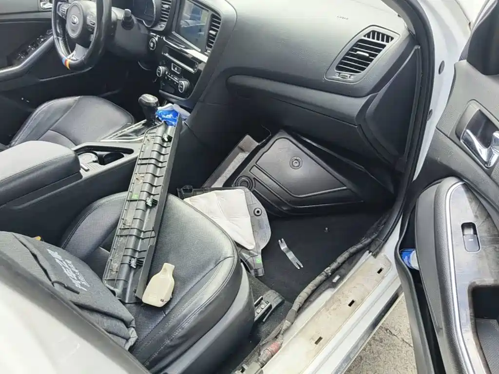 Photo 10 - Kia K5